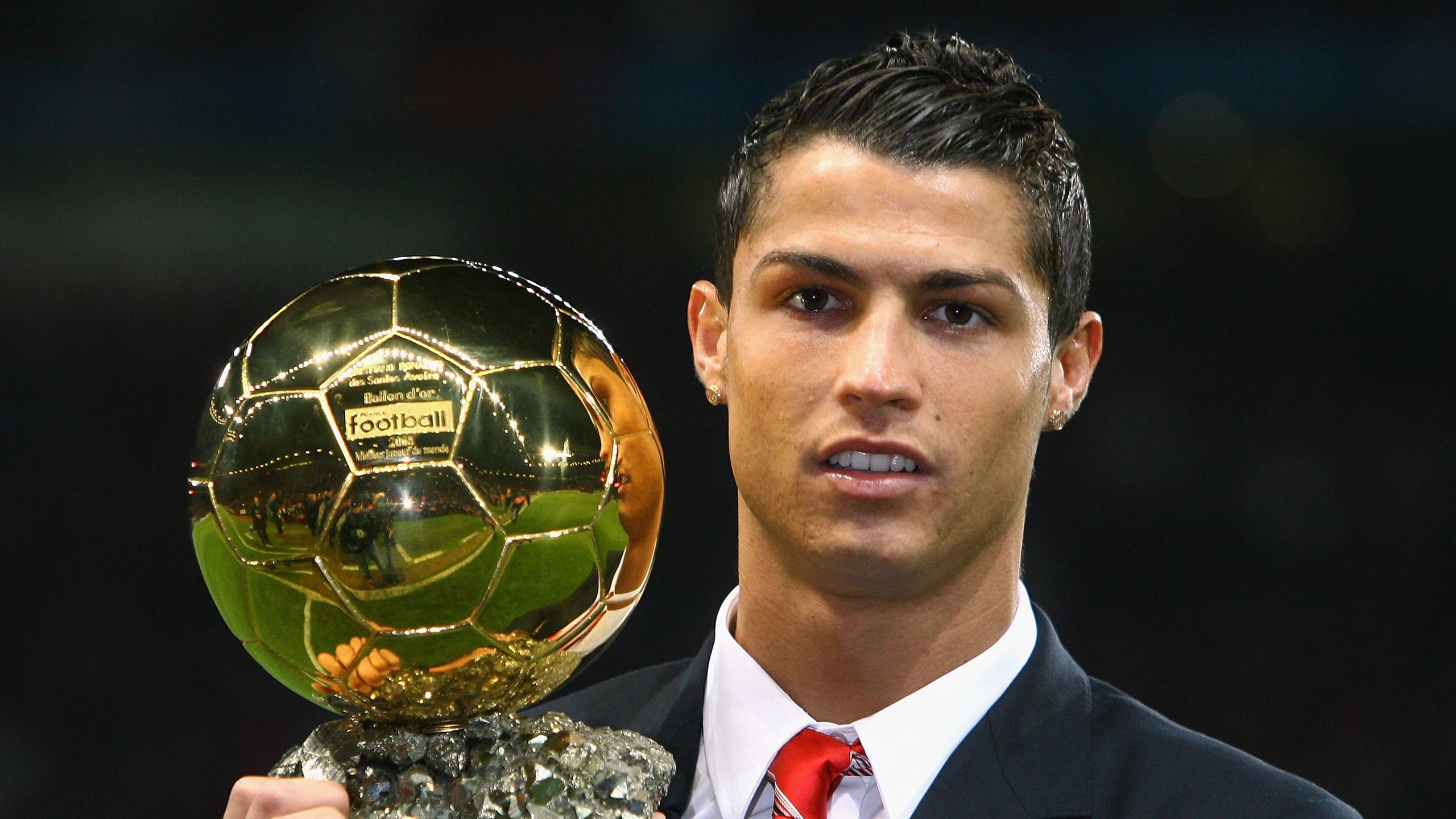 开云体育网址-球场内外：比赛精彩、悬念和球迷支持完美结合，球场内讧